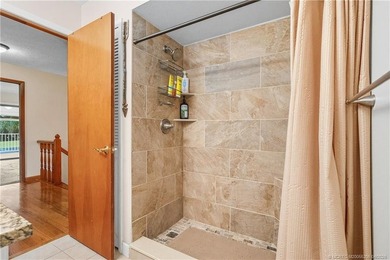 This beautifully maintained home is perfect for the golf lover - photo 35