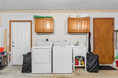 This beautifully maintained home is perfect for the golf lover - photo 37