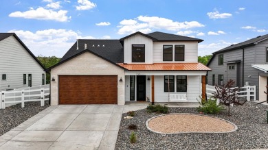 Lake Townhome/Townhouse For Sale in Palisade, Colorado