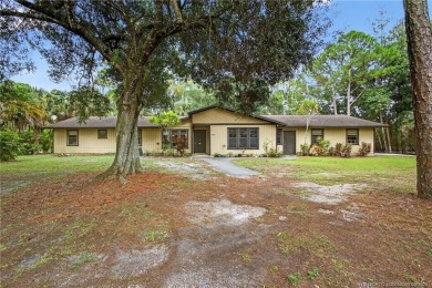 (private lake, pond, creek) Home For Sale in Royal Palm Beach Florida