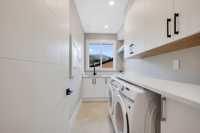 BRAND-NEW HALF DUPLEX WITH A SUITE! Located in sought-after - photo 11