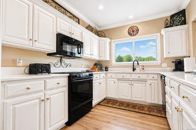 Lake life just got easier with this well-appointed condo - photo 11