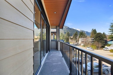 BRAND-NEW HALF DUPLEX WITH A SUITE! Located in sought-after - photo 12