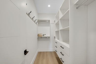 BRAND-NEW HALF DUPLEX WITH A SUITE! Located in sought-after - photo 14