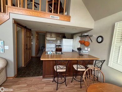 LAKEFRONT! Let the sunshine in! Lakeview windows brighten the - photo 18