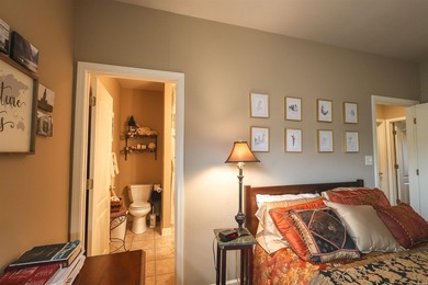 Lake life just got easier with this well-appointed condo - photo 21