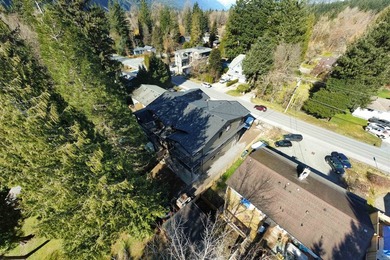 BRAND-NEW HALF DUPLEX WITH A SUITE! Located in sought-after - photo 24