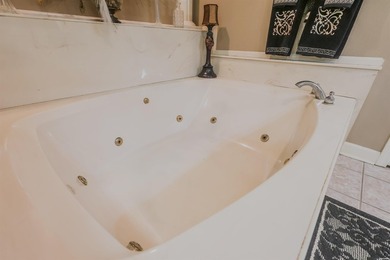 Lake life just got easier with this well-appointed condo - photo 29
