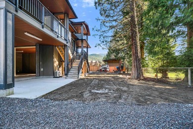 BRAND-NEW HALF DUPLEX WITH A SUITE! Located in sought-after - photo 31