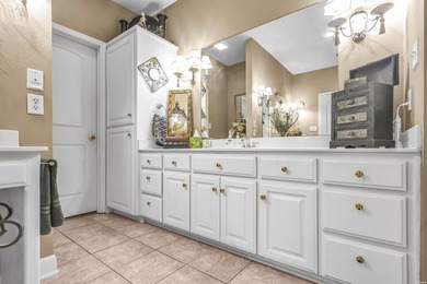 Lake life just got easier with this well-appointed condo - photo 31