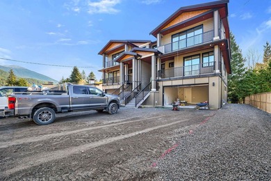 BRAND-NEW HALF DUPLEX WITH A SUITE! Located in sought-after - photo 32