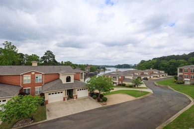Lake life just got easier with this well-appointed condo - photo 49