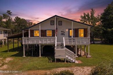 Come and see this 3 bedroom 2 bath fish camp on a deep water - photo 1