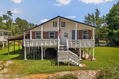 Come and see this 3 bedroom 2 bath fish camp on a deep water - photo 2
