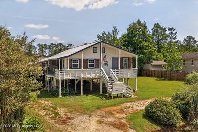 Come and see this 3 bedroom 2 bath fish camp on a deep water - photo 4