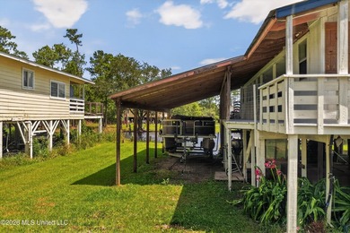 Come and see this 3 bedroom 2 bath fish camp on a deep water - photo 5