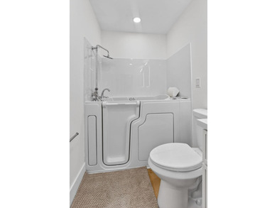 This beautifully remodeled and move-in ready 2- bedroom - photo 23