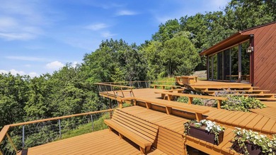 Perched high above the Mississippi River Valley, this - photo 30
