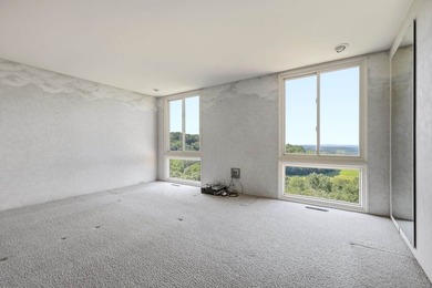 Perched high above the Mississippi River Valley, this - photo 32