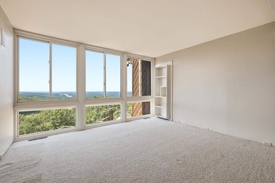 Perched high above the Mississippi River Valley, this - photo 35