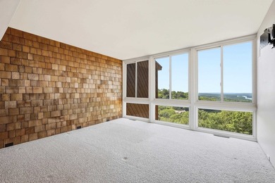 Perched high above the Mississippi River Valley, this - photo 40