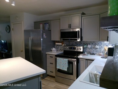 Well maintained 3bdrm 1.5 bath 1364 square foot home. New roof - photo 3
