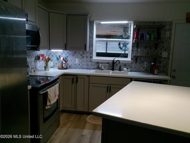Well maintained 3bdrm 1.5 bath 1364 square foot home. New roof - photo 4