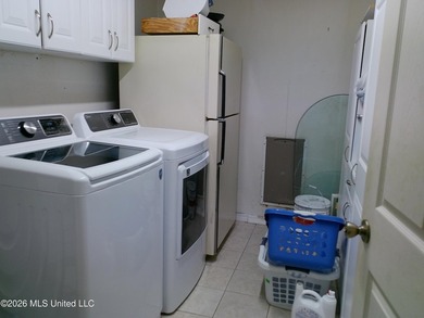 Well maintained 3bdrm 1.5 bath 1364 square foot home. New roof - photo 6