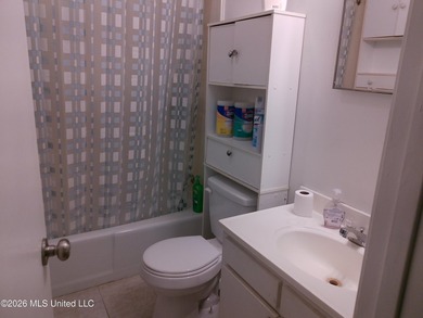 Well maintained 3bdrm 1.5 bath 1364 square foot home. New roof - photo 10