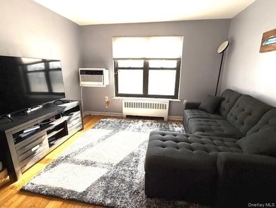 Motivated seller. Spacious top-floor 1-bedroom offering comfort - photo 4