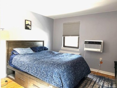 Motivated seller. Spacious top-floor 1-bedroom offering comfort - photo 6