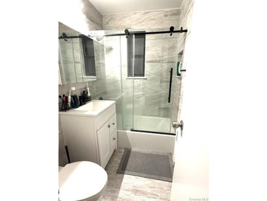 Motivated seller. Spacious top-floor 1-bedroom offering comfort - photo 8