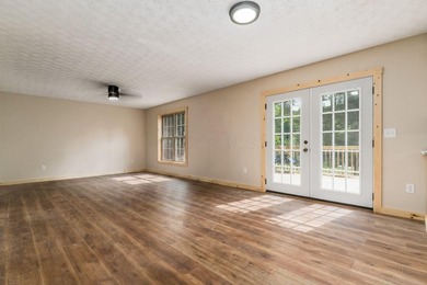 **Agent Owned** Taken down to the studs and rebuilt. This 3-bed - photo 11