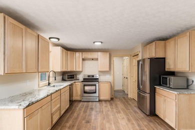 **Agent Owned** Taken down to the studs and rebuilt. This 3-bed - photo 16