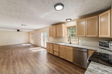**Agent Owned** Taken down to the studs and rebuilt. This 3-bed - photo 18