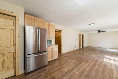 **Agent Owned** Taken down to the studs and rebuilt. This 3-bed - photo 19