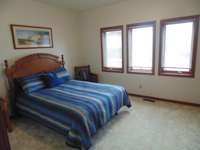 Located just steps from the beach, a quick commute to Chicago - photo 19