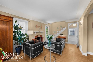 Meticulously cared for and rich in keeping of its 1930s design - photo 11