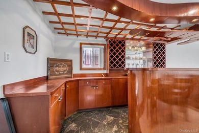 This charming 1 family home in Whitestone offers 3 bedrooms and - photo 11