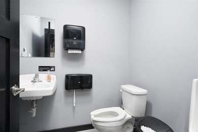 Commercial building offering 2,640 sq. ft. with extensive - photo 11