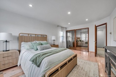 This charming 1 family home in Whitestone offers 3 bedrooms and - photo 13
