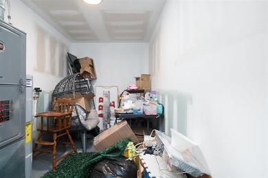 Commercial building offering 2,640 sq. ft. with extensive - photo 13