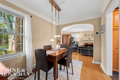 Meticulously cared for and rich in keeping of its 1930s design - photo 14