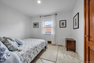 This charming 1 family home in Whitestone offers 3 bedrooms and - photo 15
