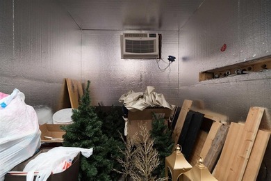 Commercial building offering 2,640 sq. ft. with extensive - photo 18