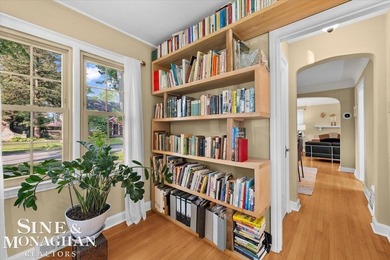 Meticulously cared for and rich in keeping of its 1930s design - photo 20