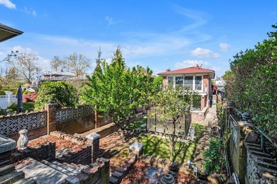 This charming 1 family home in Whitestone offers 3 bedrooms and - photo 22