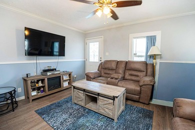 Welcome to this charming 2-bedroom, 1-bathroom manufactured home - photo 2