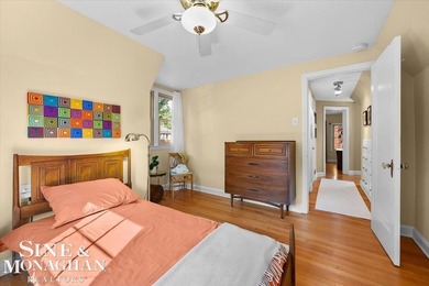 Meticulously cared for and rich in keeping of its 1930s design - photo 29