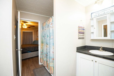 Welcome to this charming 2-bedroom, 1-bathroom manufactured home - photo 9